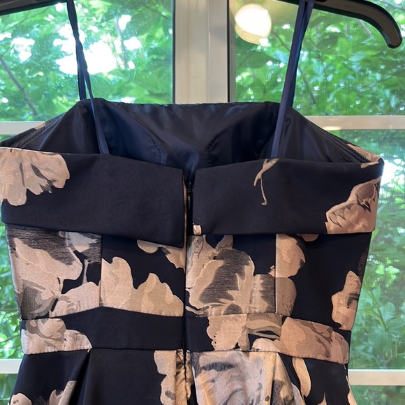 Avery G strapless gown - Picture 3 of 4